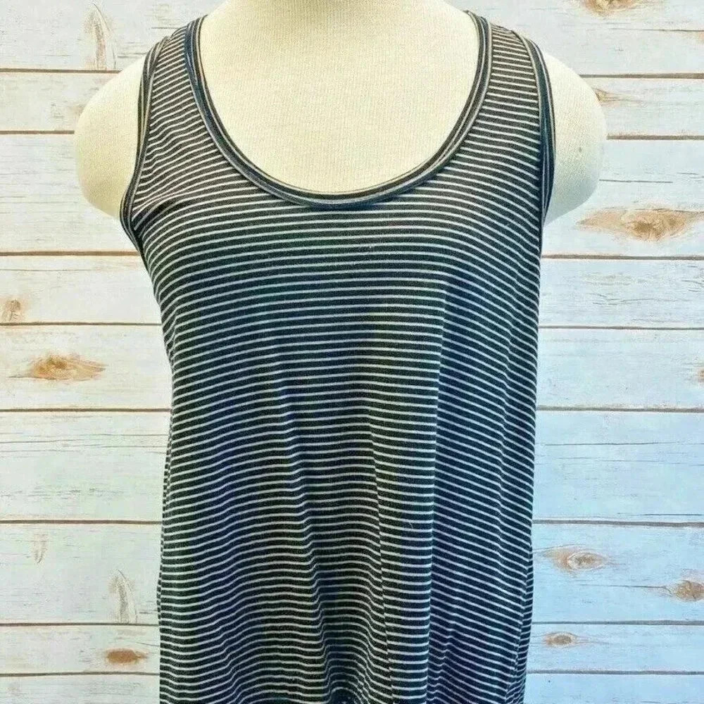 LUSH Women Sleeveless Pull Over Round Neck Stretchy Striped Shirt Size Medium